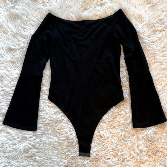 Bardot Ellie Off The Shoulder Bell Sleeve Bodysuit - Picture 8 of 11